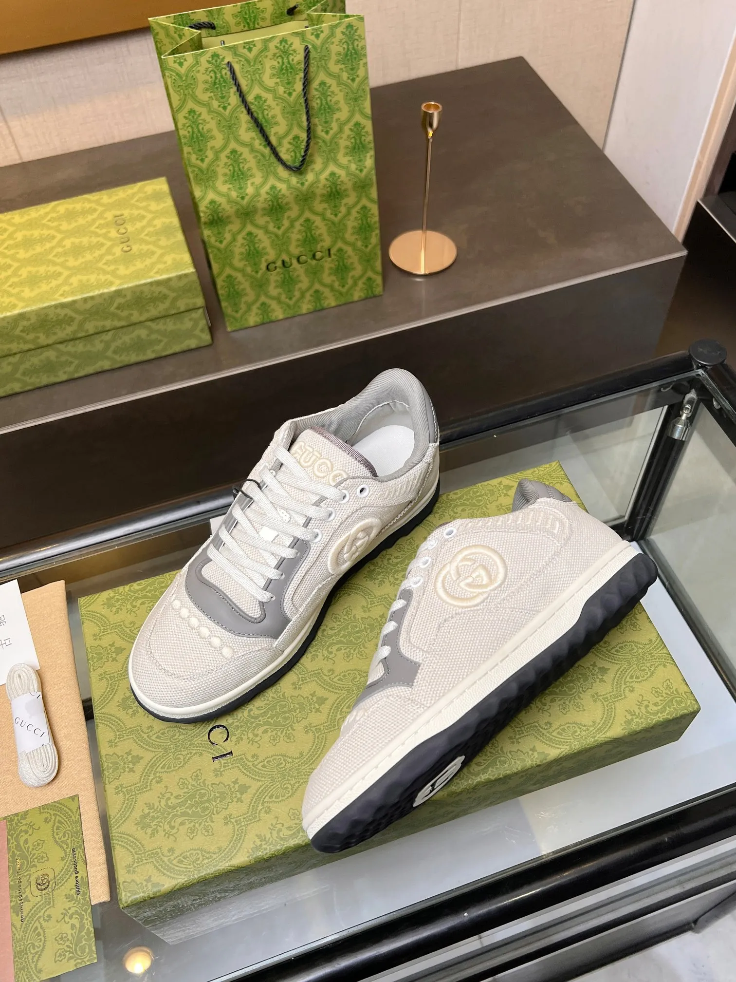 👟👟Ex-factory price 520👟👟 Top version, full styling effect, instant sales of the common practice of soft treading in the market, 💣💣💣Gucci2023 early spring Gucci G home latest hot style MAC80 sports shoes couple style casual retro distressed dirty shoes small dirty shoes small white shoes🌸🌸🌸 original purchase and development Production Gucci MAC80 new hot-selling series. The exquisite and compact interlocking double G logo romantically interprets the aesthetic concept of this series. Made of off-white leather, ▪️Material: original customized imported first-layer cowhide ▪️Inner lining: original customized imported breathable mesh ▪️Outsole: original molded two-color TPU outsole ▪️Sole thickness: 3CM ▪️Size: women's 35-40 / men's 39-45
